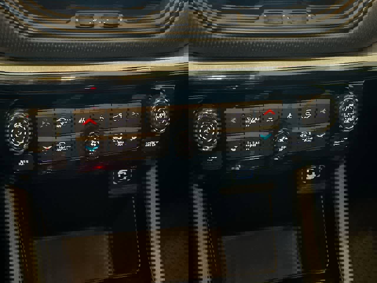 Used 2023 Jeep Compass Trailhawk image 18