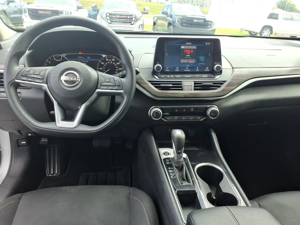 Used 2024 Nissan Altima 2.5 SV FWD image 18