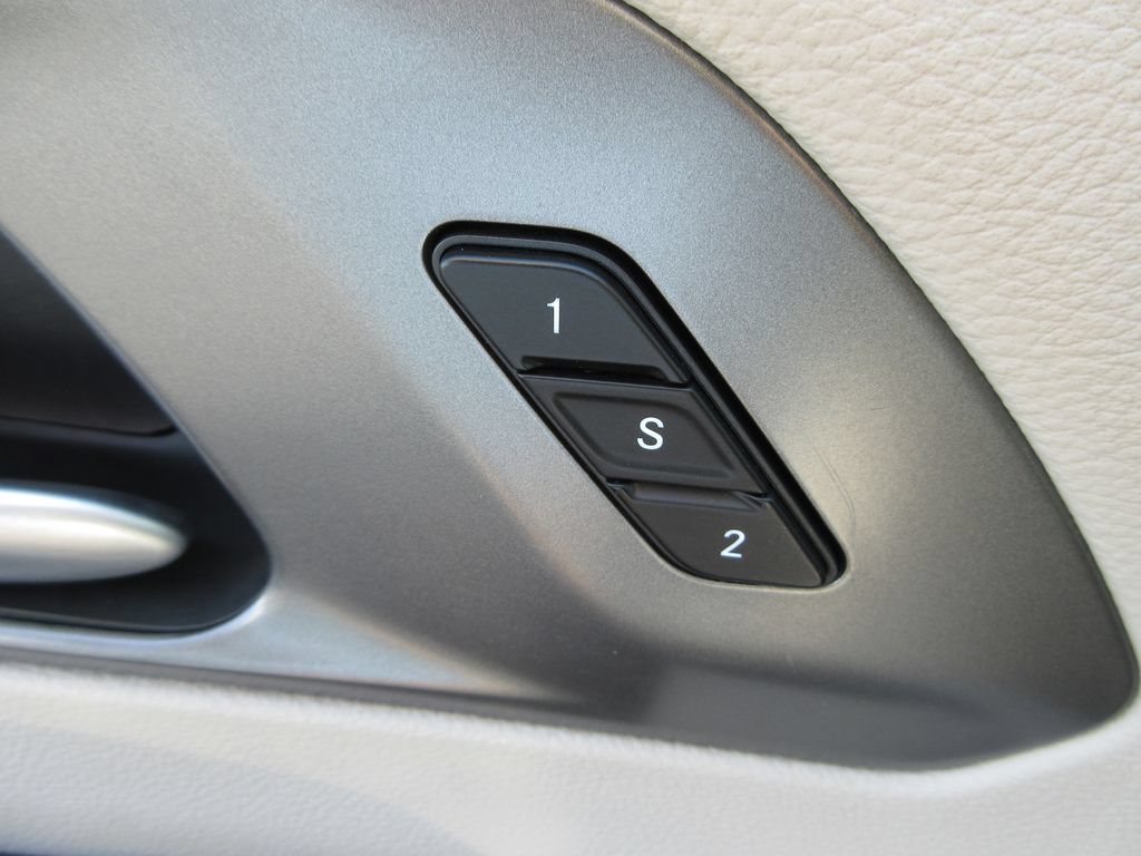 Used 2024 Chrysler Pacifica Touring-L FWD image 22