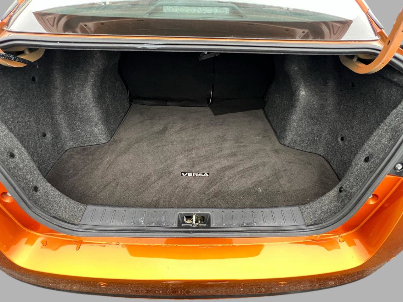 Used 2021 Nissan Versa SR w/ Convenience Package image 29