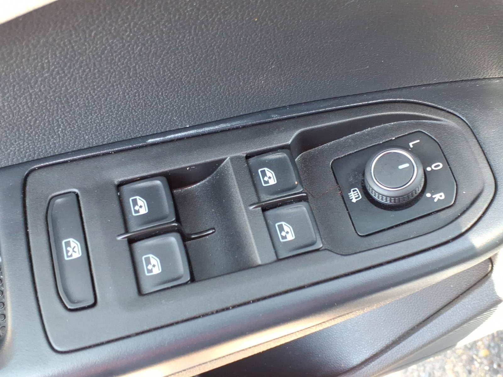 Certified 2025 Volkswagen Taos S AWD/4WD image 19