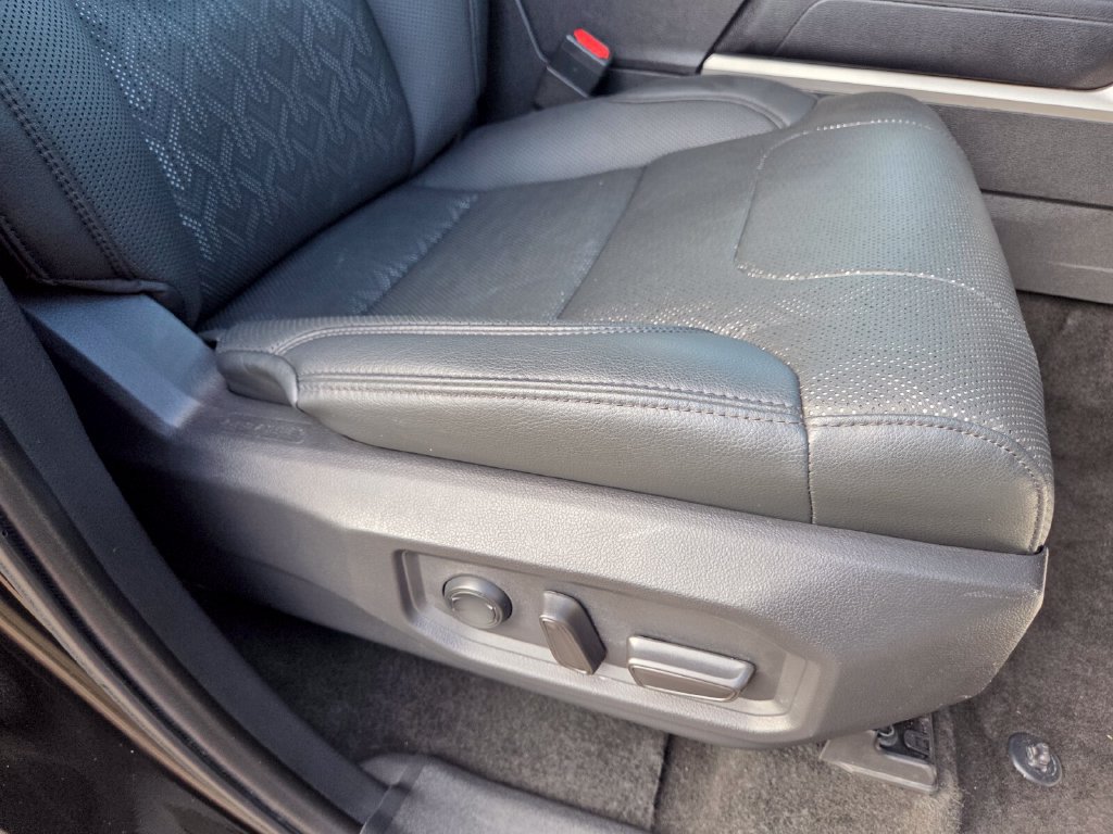Used 2022 Toyota Tundra SR5 w/ SR5 Premium Package RWD image 26
