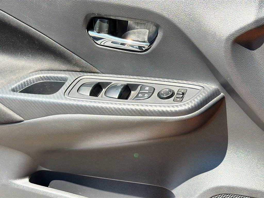 Used 2022 Nissan Versa SV image 21