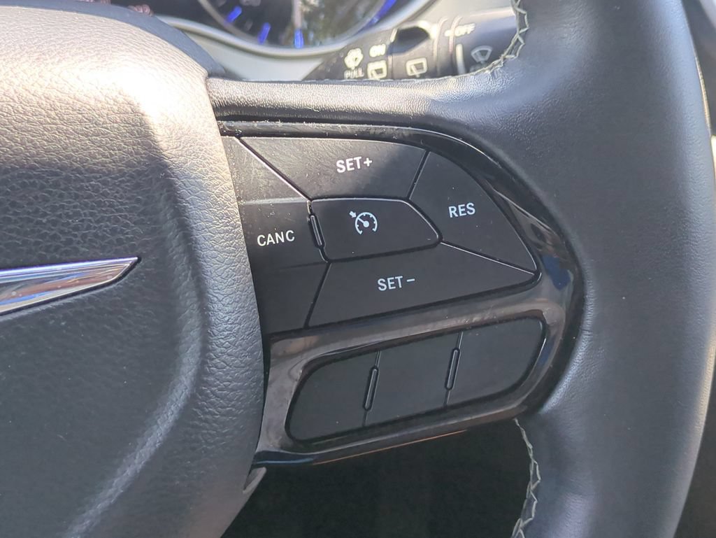 Used 2020 Chrysler Pacifica Touring-L Plus FWD image 29