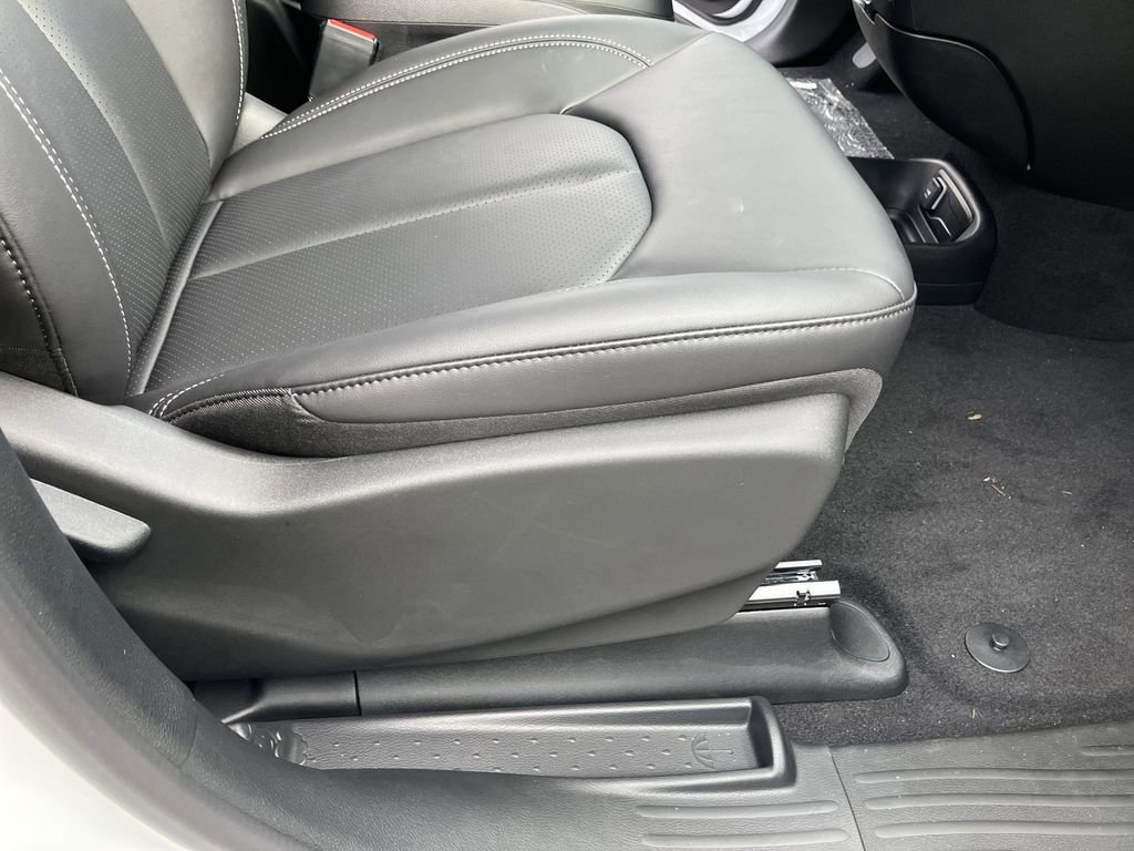 New 2026 Chrysler Pacifica Select image 38
