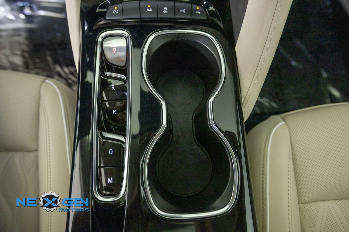Used 2022 Buick Envision Avenir w/ Technology Package II FWD image 25