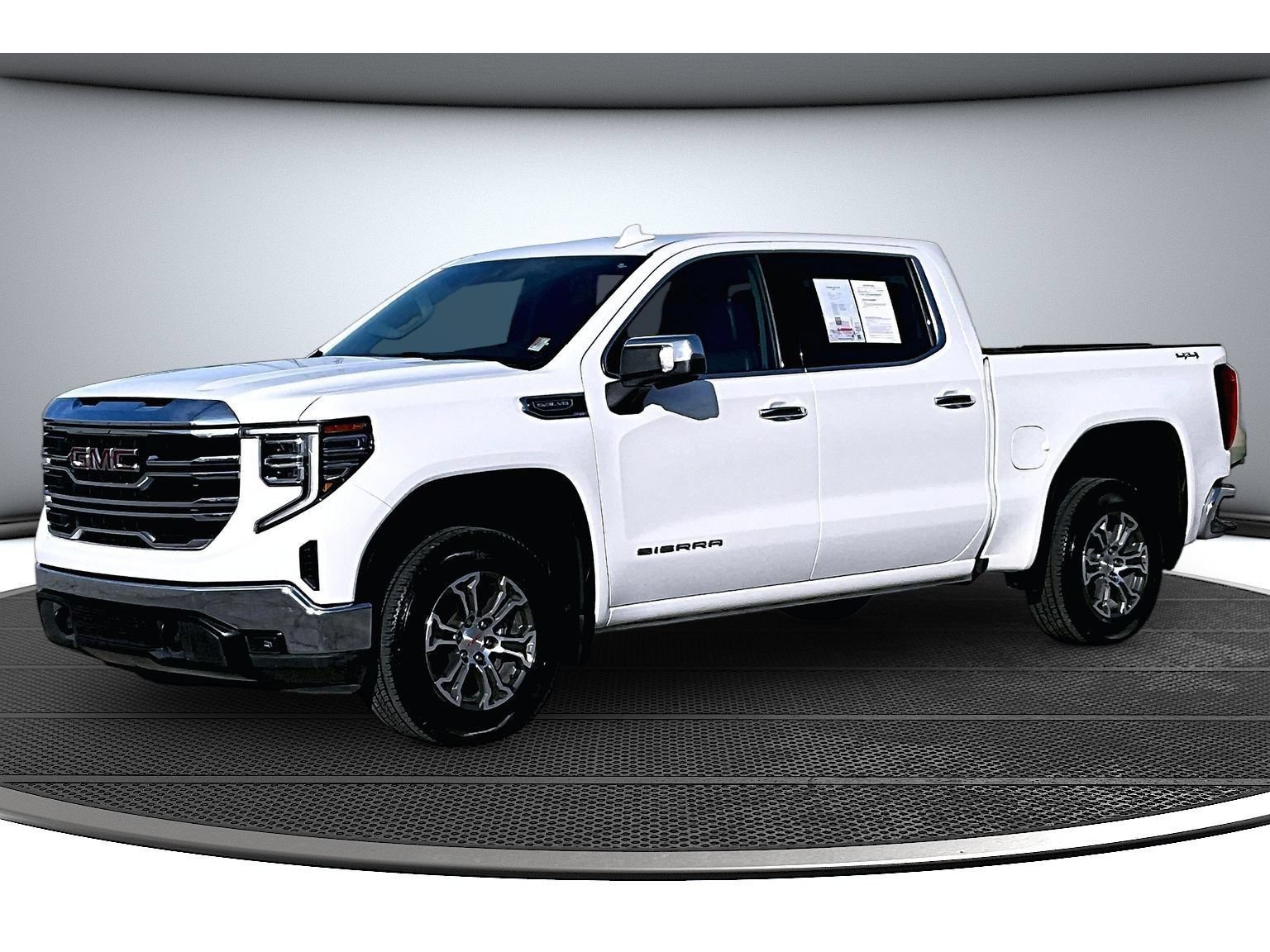 Used 2025 GMC Sierra 1500 SLT AWD/4WD image 17