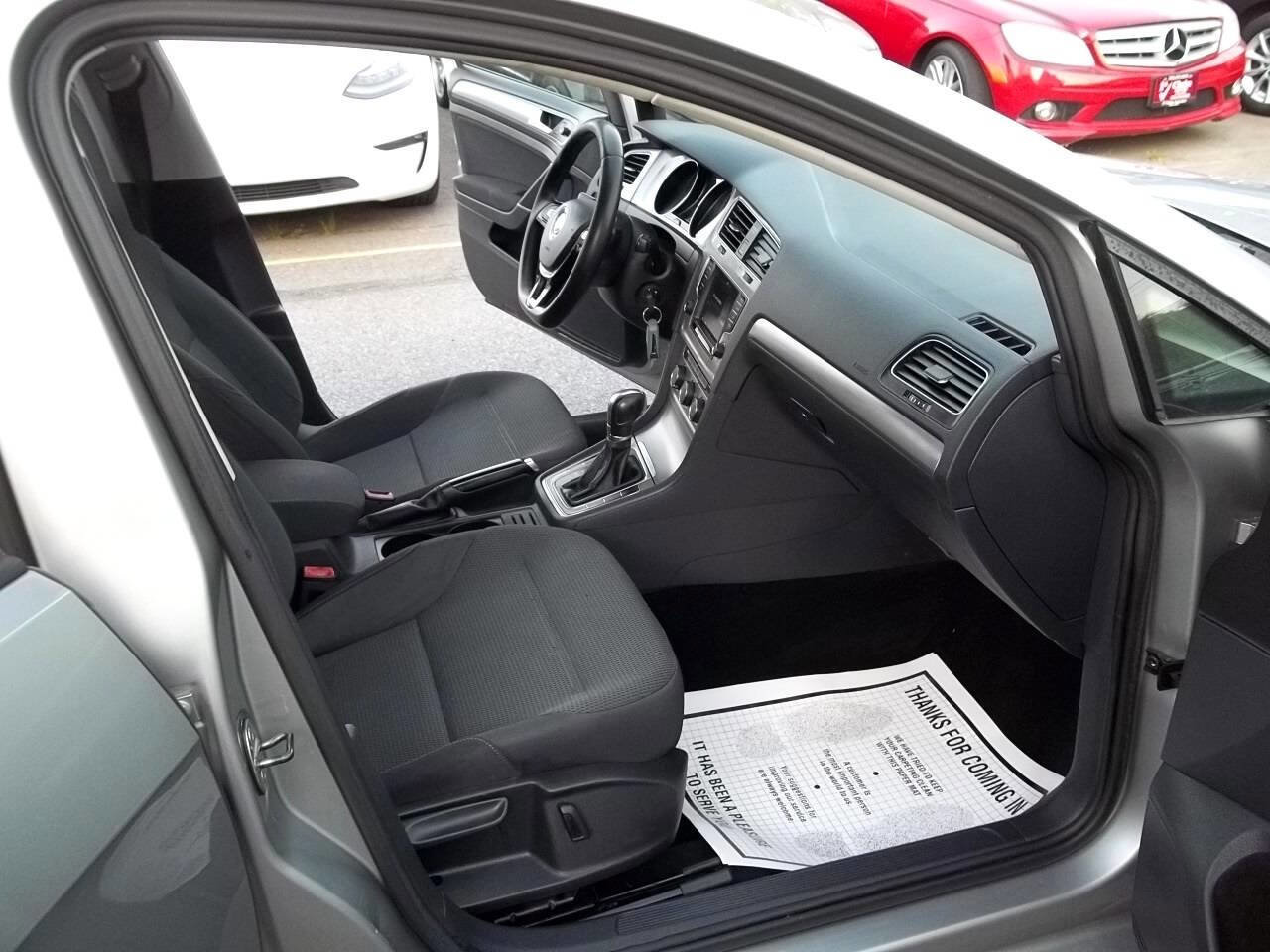 Used 2016 Volkswagen Golf S image 10