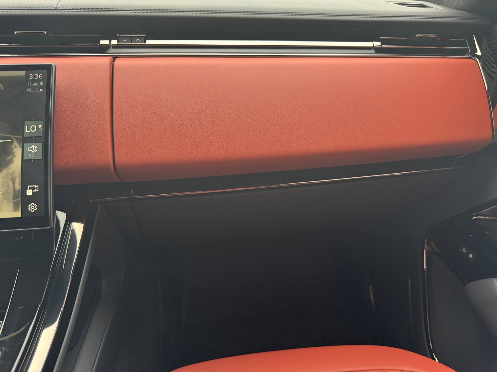 Used 2024 Land Rover Range Rover Sport AWD/4WD image 21