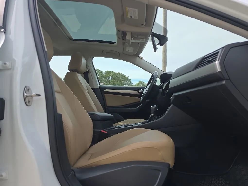 Used 2019 Volkswagen Jetta SE w/ Cold Weather Package image 44