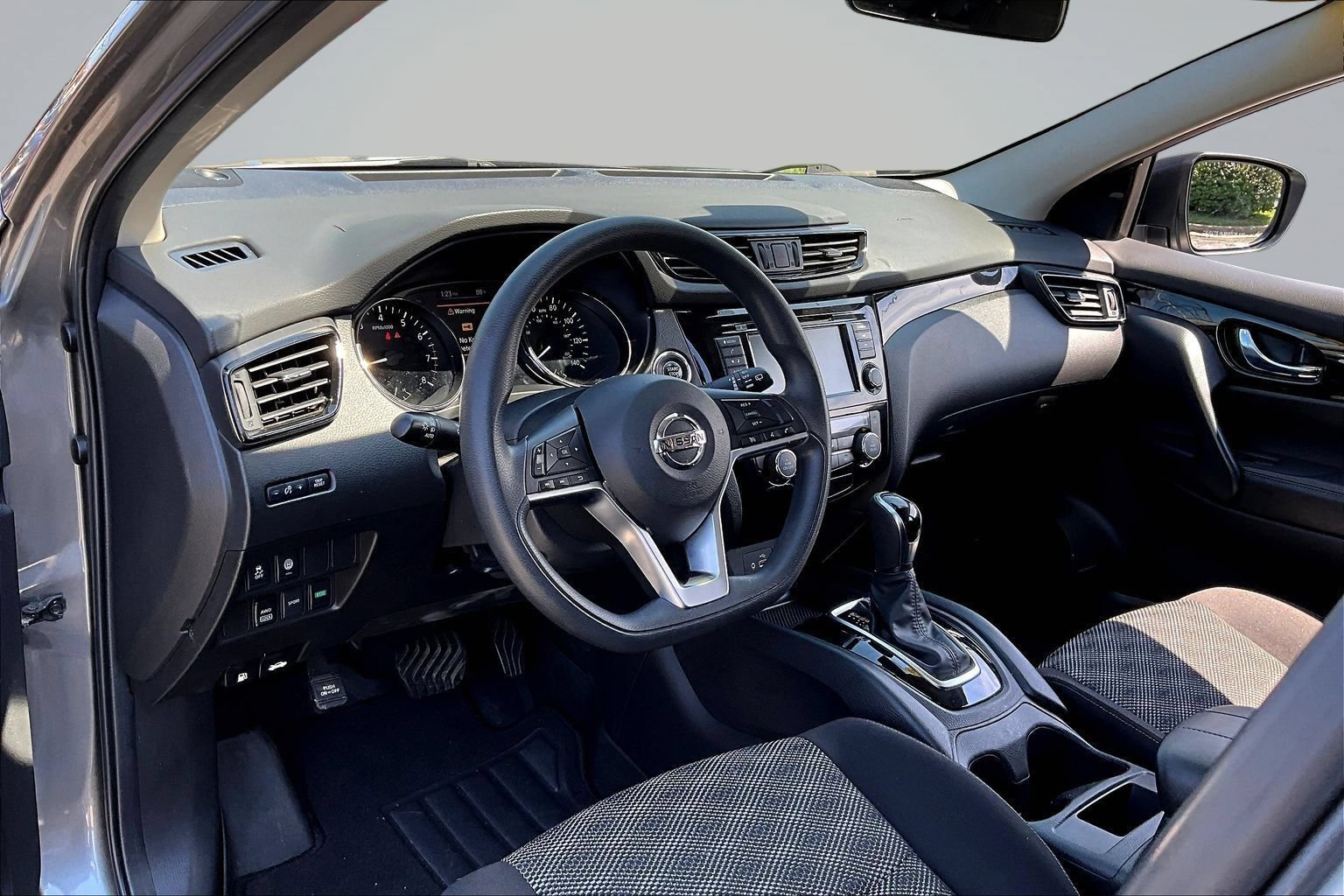 Used 2020 Nissan Rogue Sport SV AWD/4WD image 14