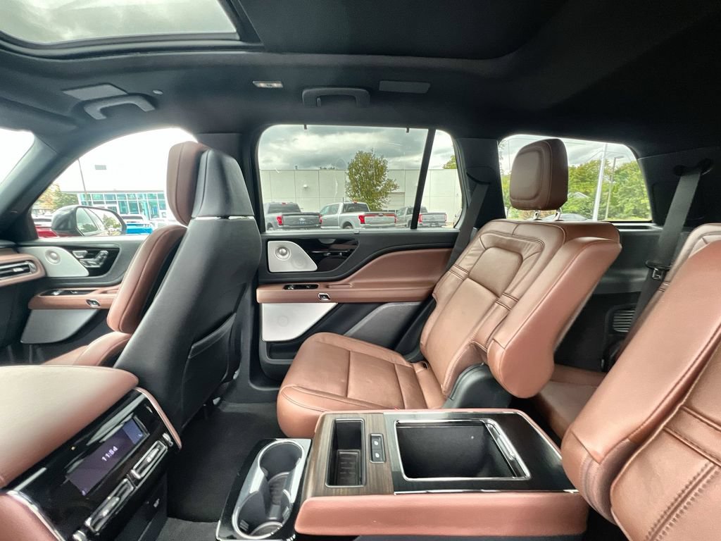 Certified 2025 Lincoln Aviator Reserve w/ Luxury Package RWD image 12