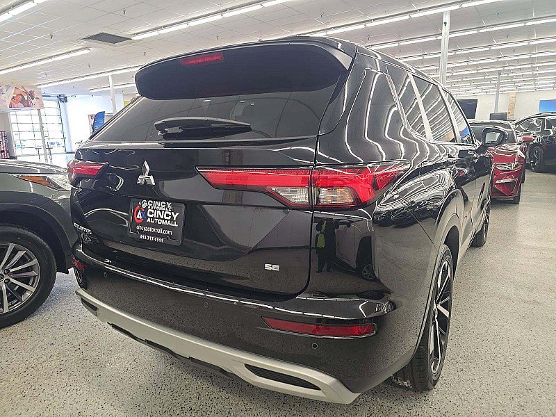 Used 2022 Mitsubishi Outlander SE AWD/4WD image 3