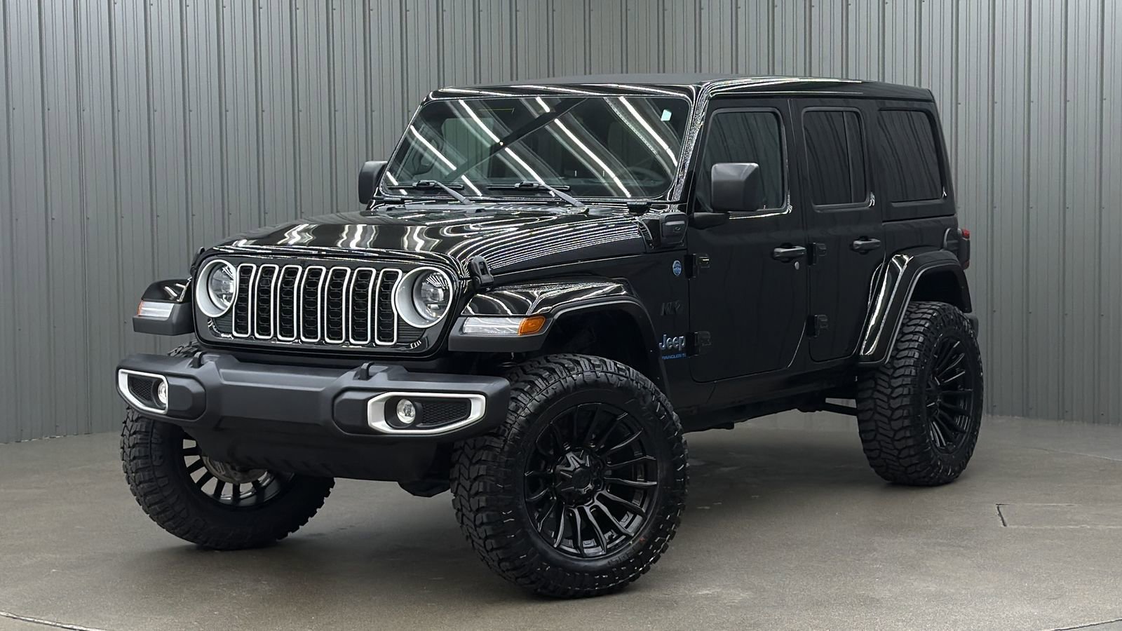 Used 2025 Jeep Wrangler Unlimited Sahara w/ Safety Group AWD/4WD image 1