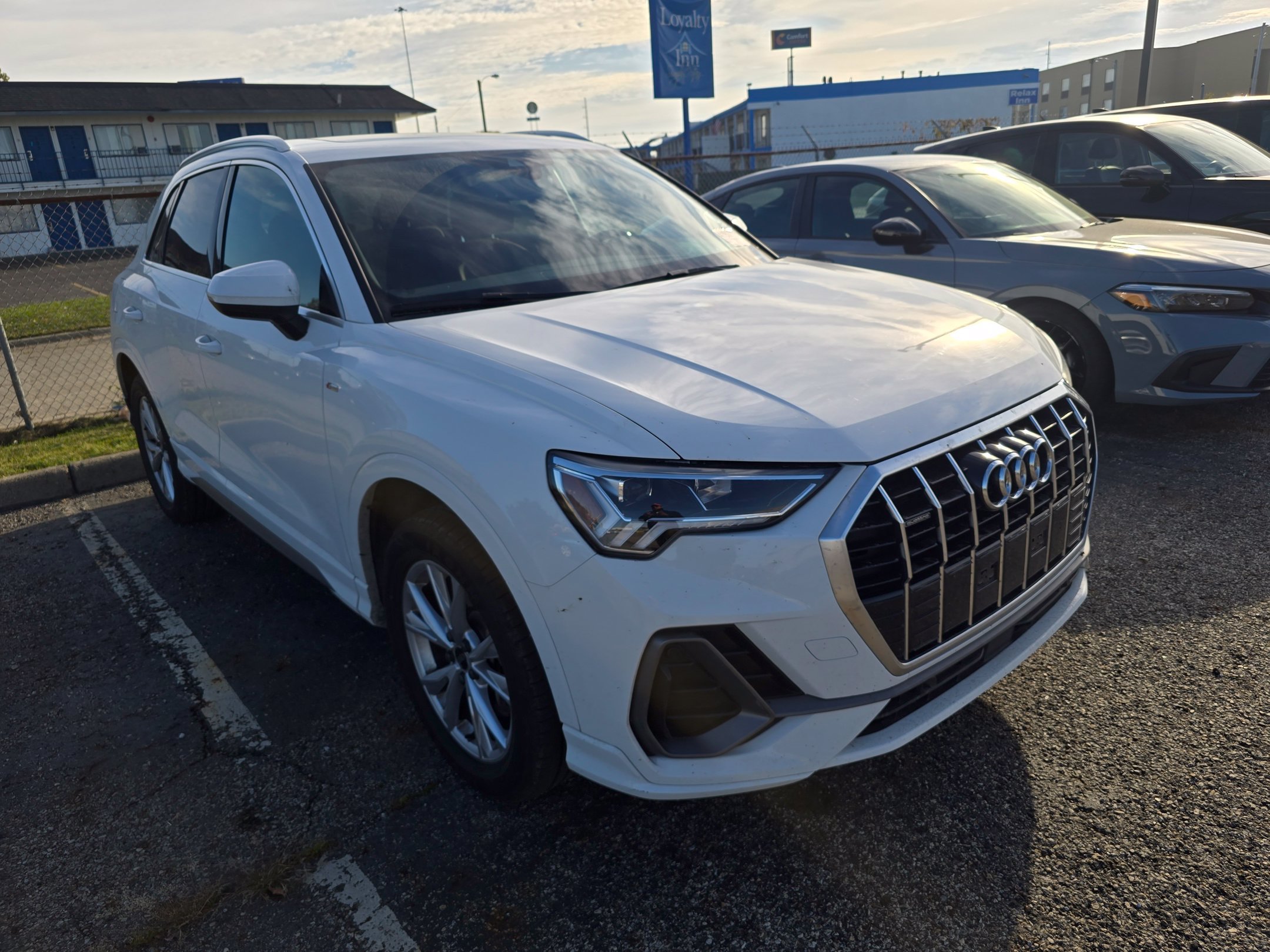 Used 2024 Audi Q3 2.0T Premium AWD/4WD image 2