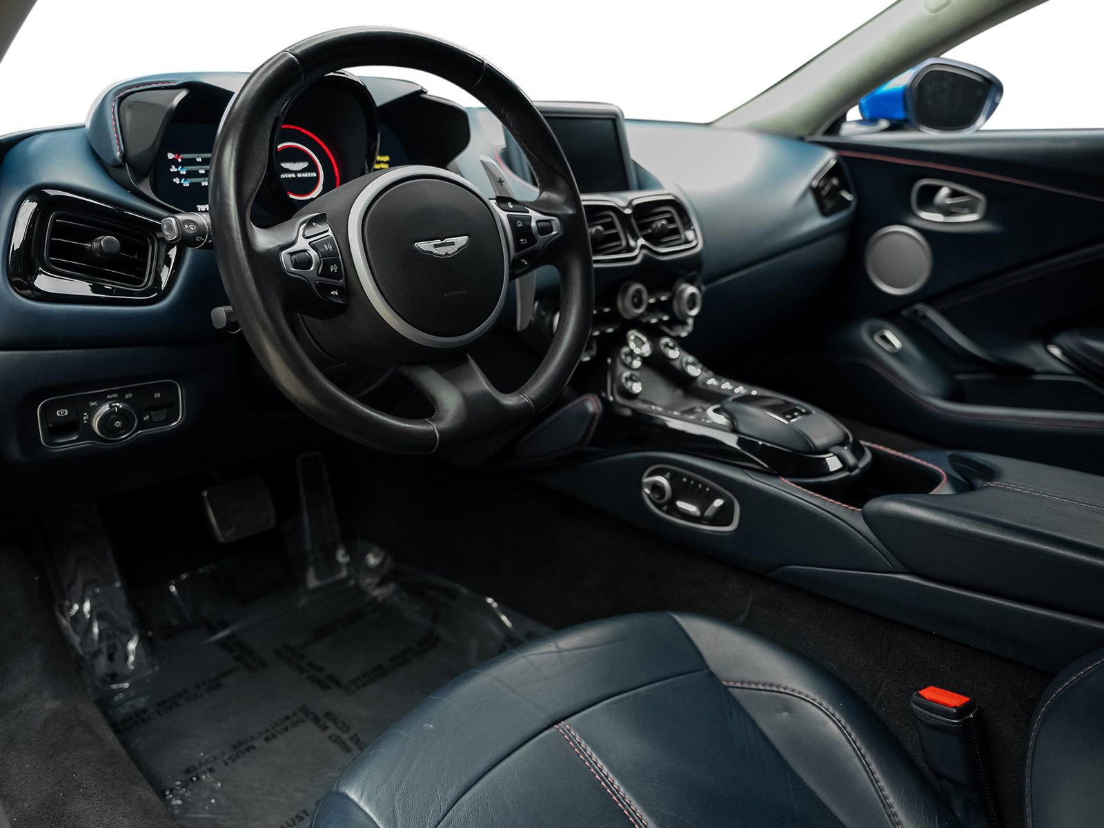 Used 2020 Aston Martin V8 Vantage Coupe RWD image 38