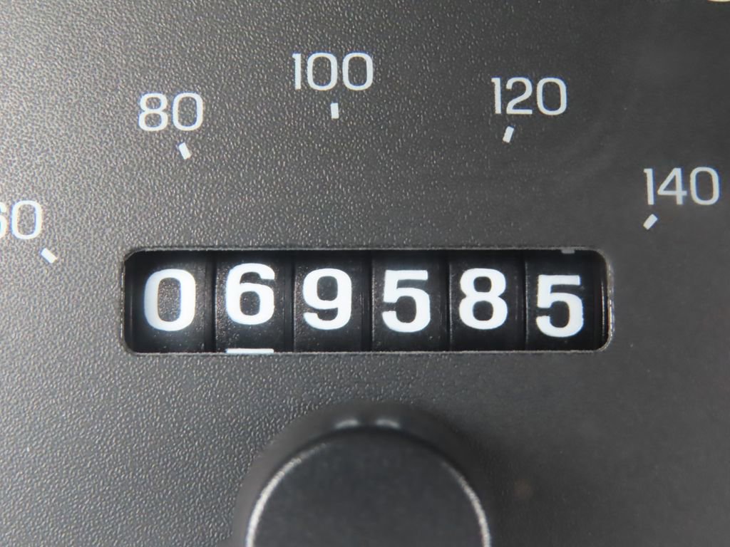 Used 1998 Ford Escort SE FWD image 4