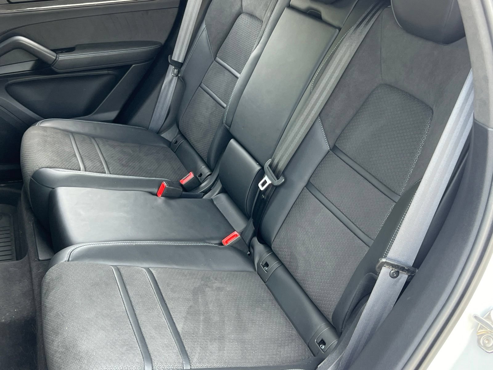 Certified 2025 Porsche Cayenne GTS AWD/4WD image 21