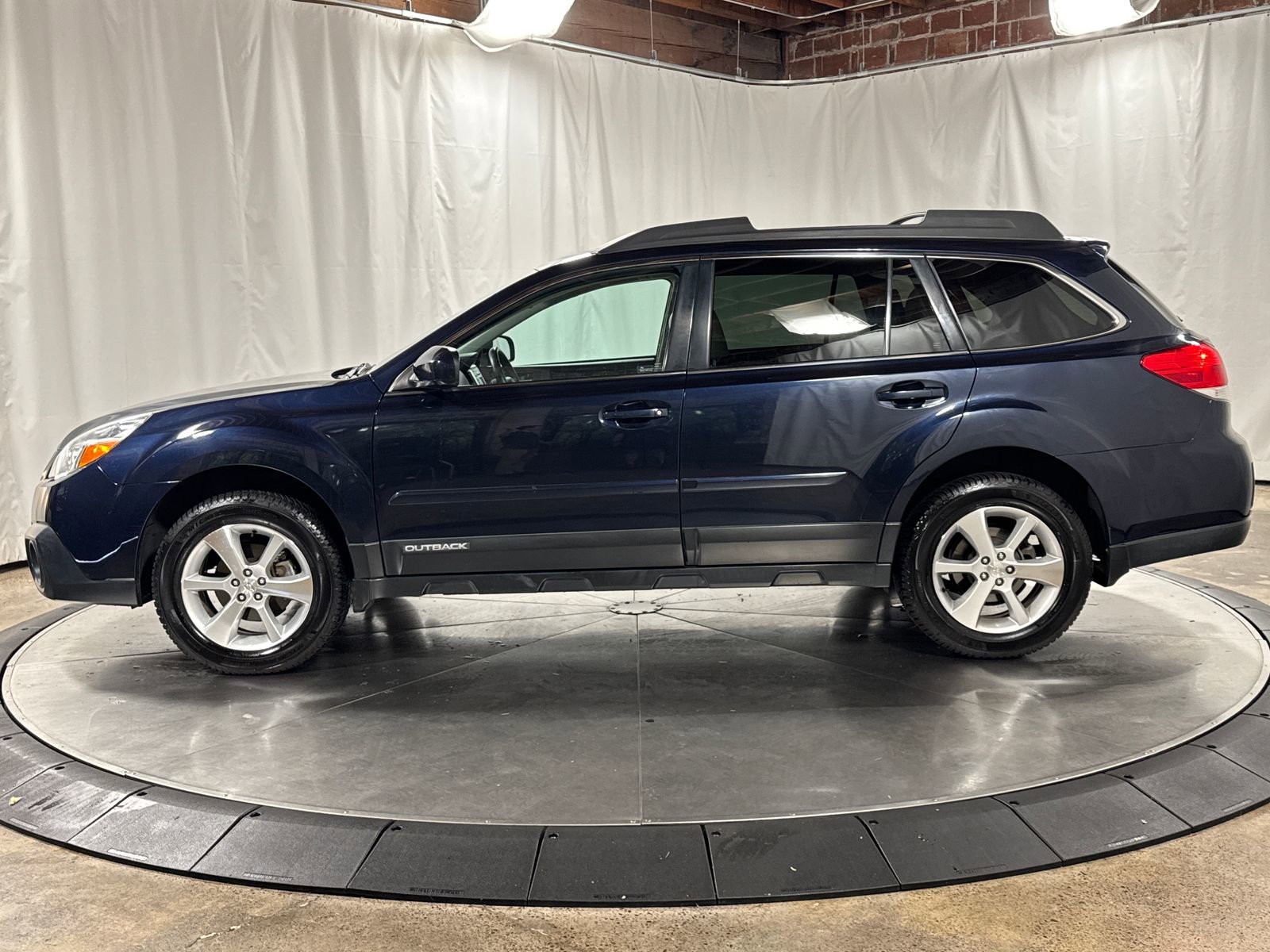 Used 2013 Subaru Outback 2.5i Limited AWD/4WD image 15