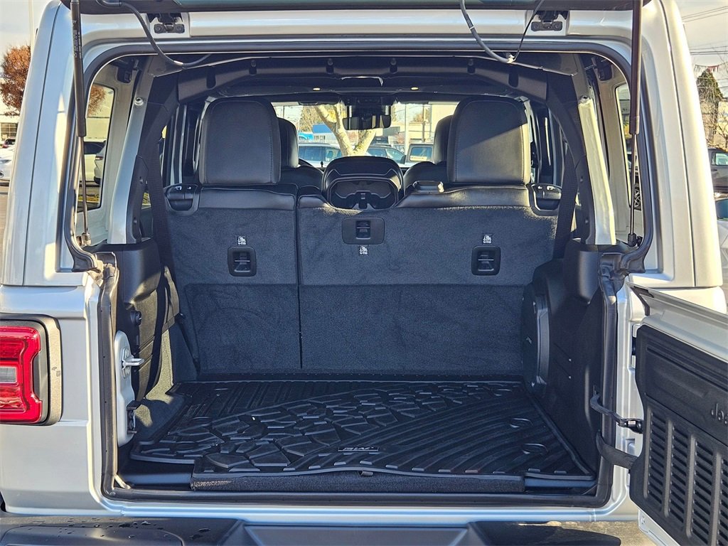 Used 2024 Jeep Wrangler Unlimited Rubicon 392 image 34