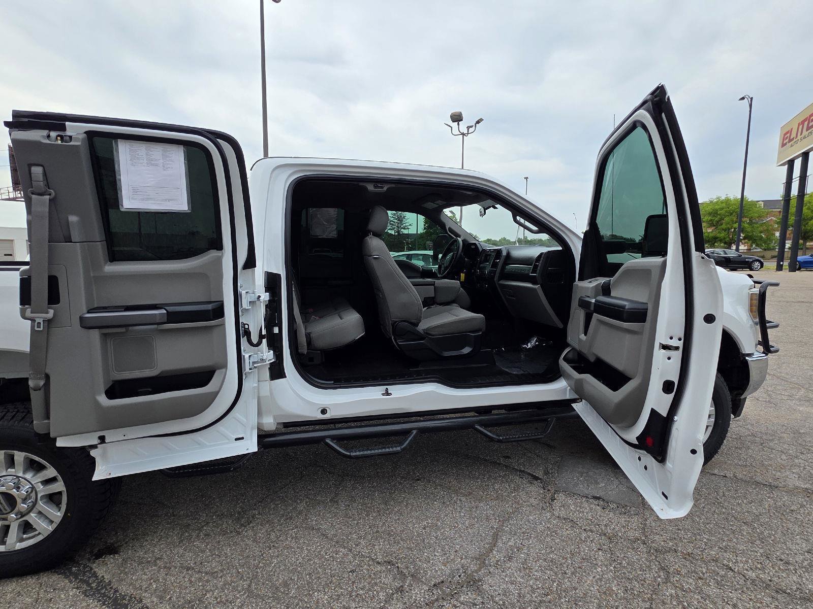 Used 2018 Ford F250 XLT w/ Snow Plow Prep Package AWD/4WD image 25