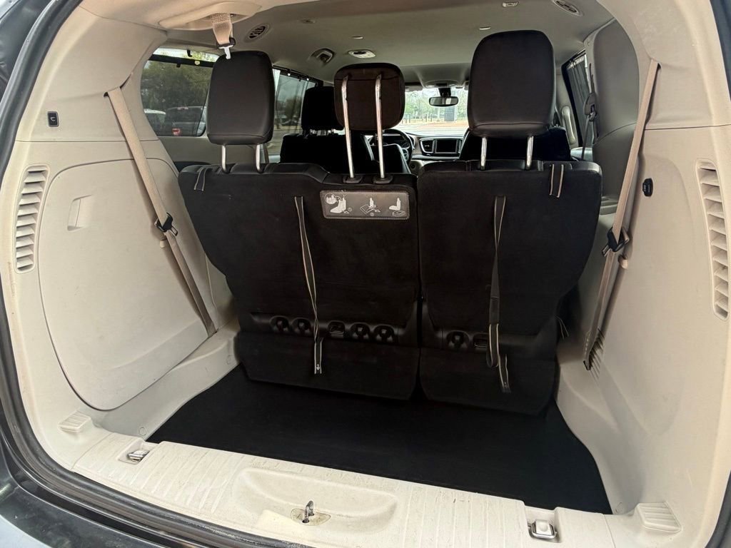 Used 2019 Chrysler Pacifica Touring-L image 13