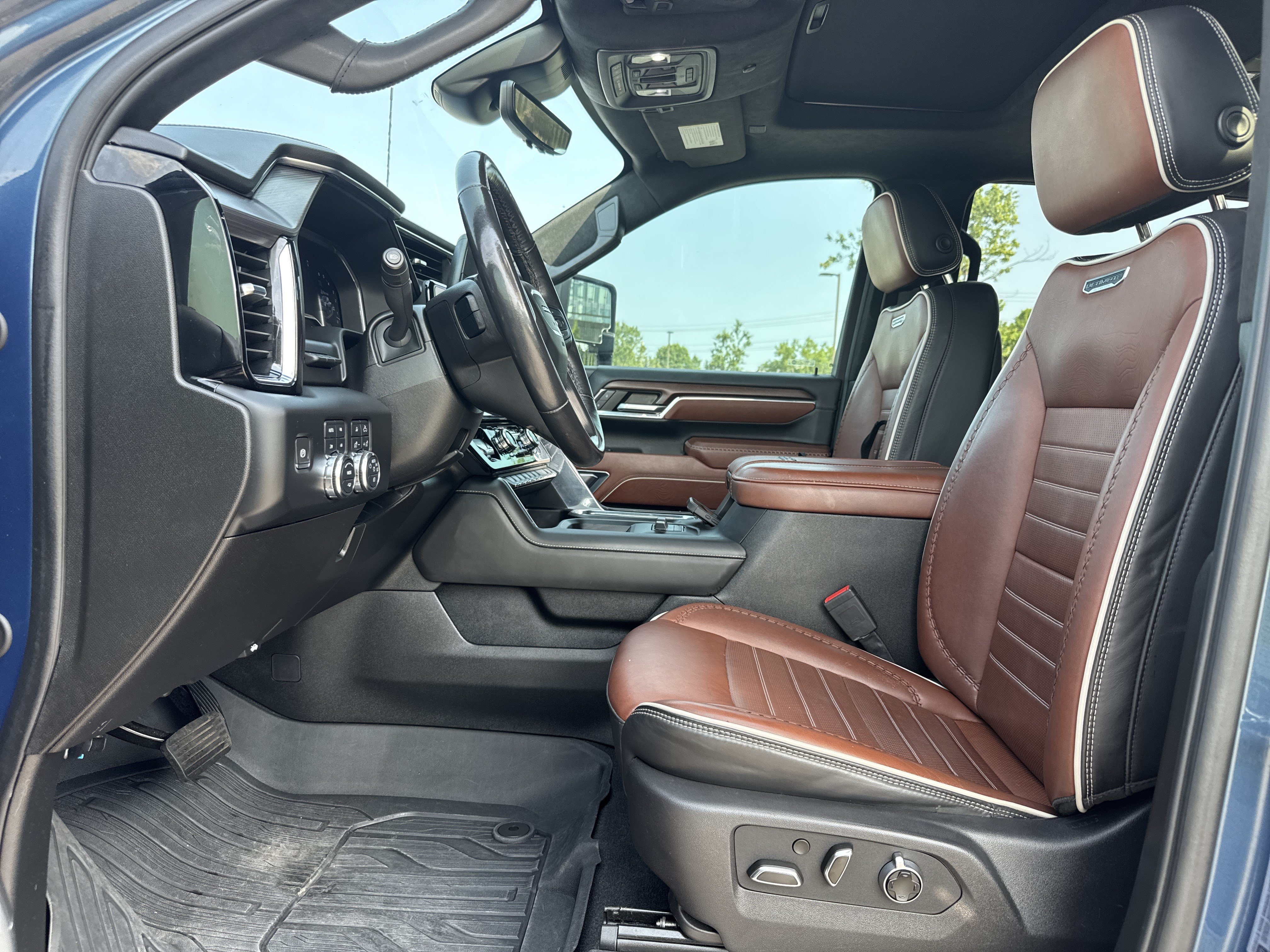 Used 2024 GMC Sierra 3500 Denali Ultimate AWD/4WD image 17