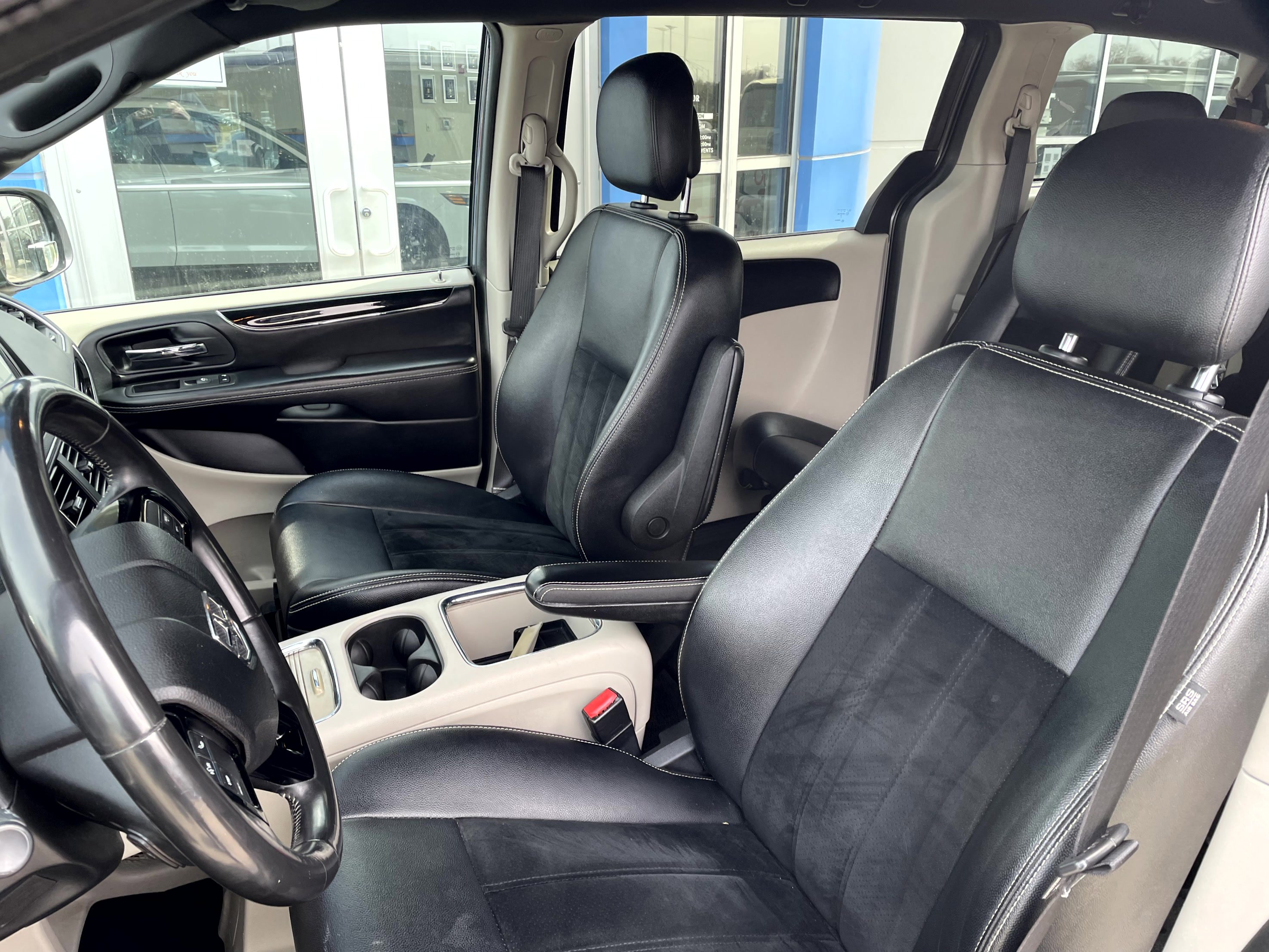 Used 2018 Dodge Grand Caravan SXT image 11