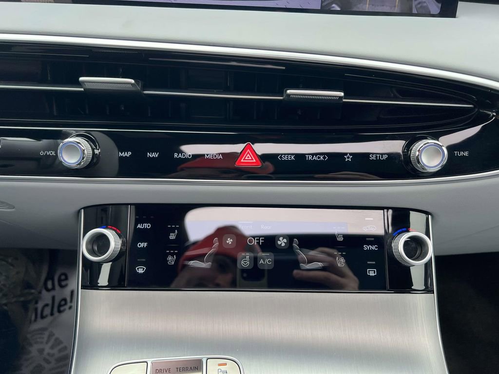 Certified 2026 Genesis GV70 2.5T Advanced image 29