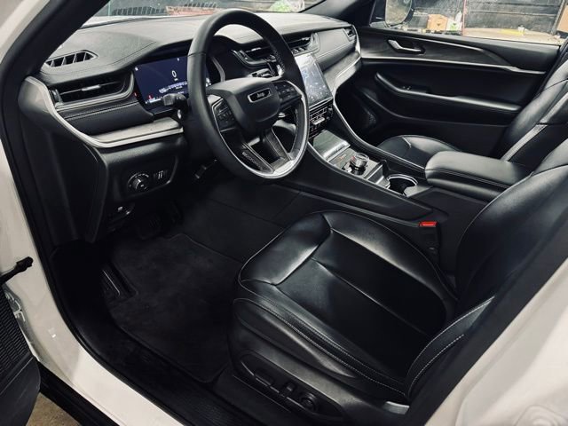 Certified 2025 Jeep Grand Cherokee Limited image 17