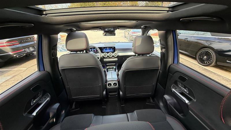 Used 2024 Mercedes-Benz GLB 250 image 34