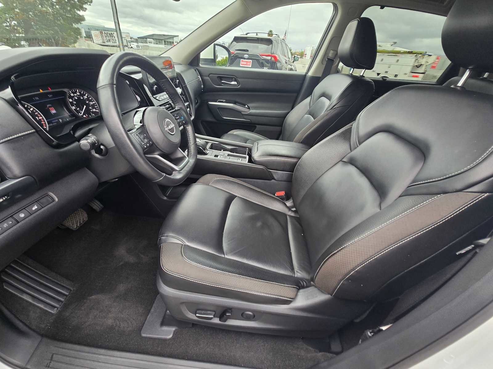 Used 2023 Nissan Pathfinder SL image 23