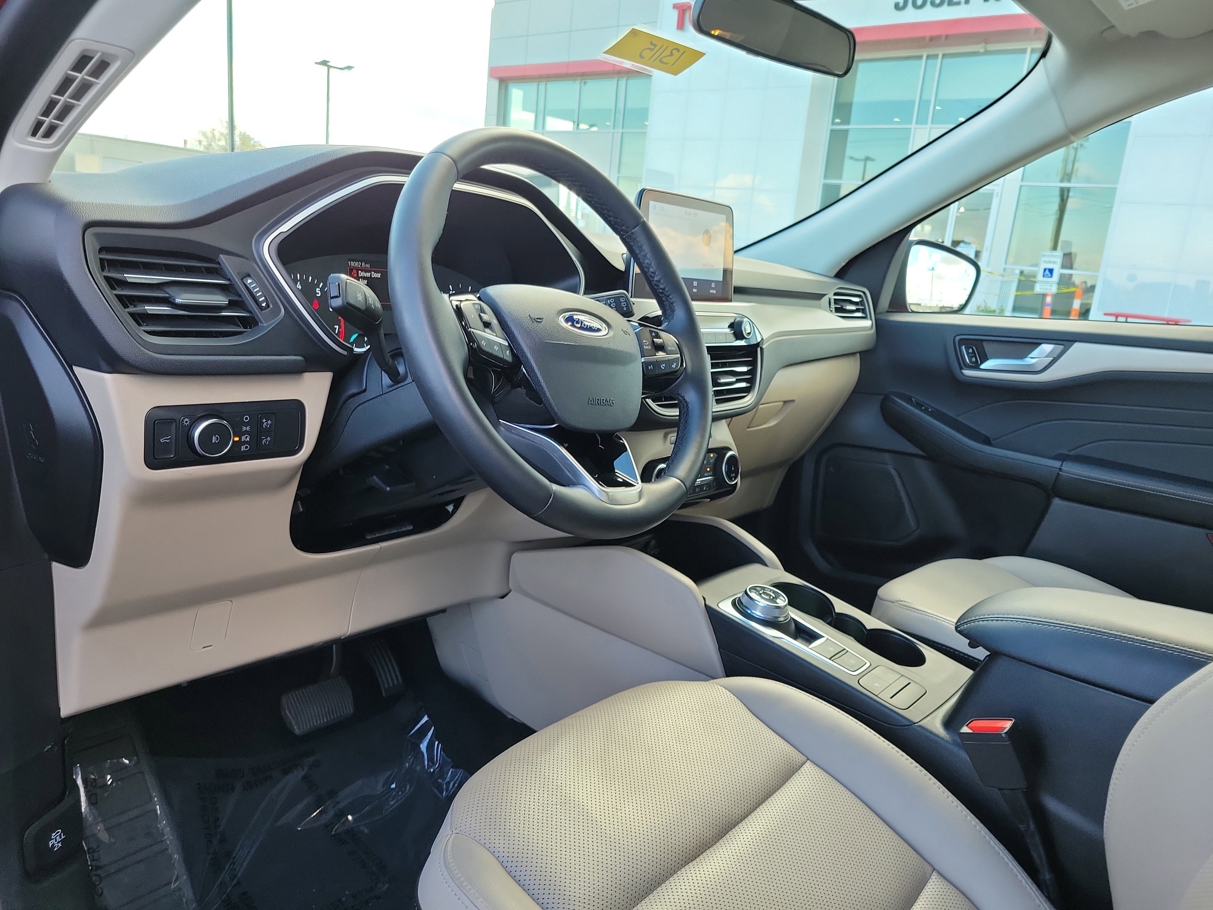 Used 2022 Ford Escape SEL image 19