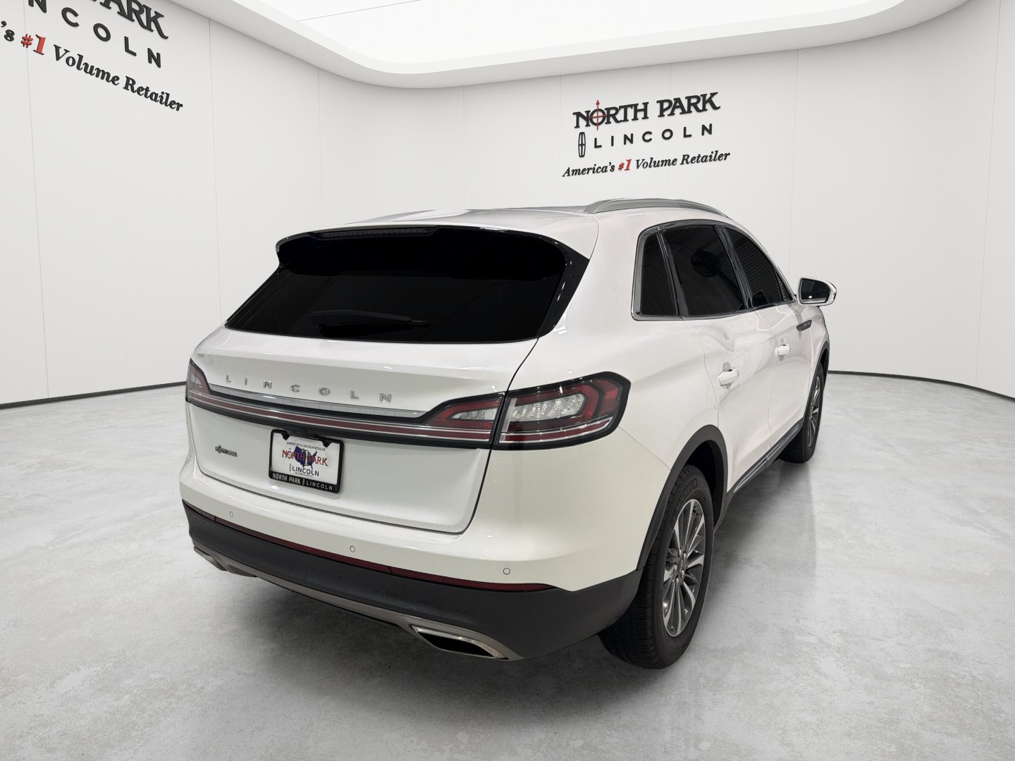 Used 2023 Lincoln Nautilus AWD w/ Premium Package image 5