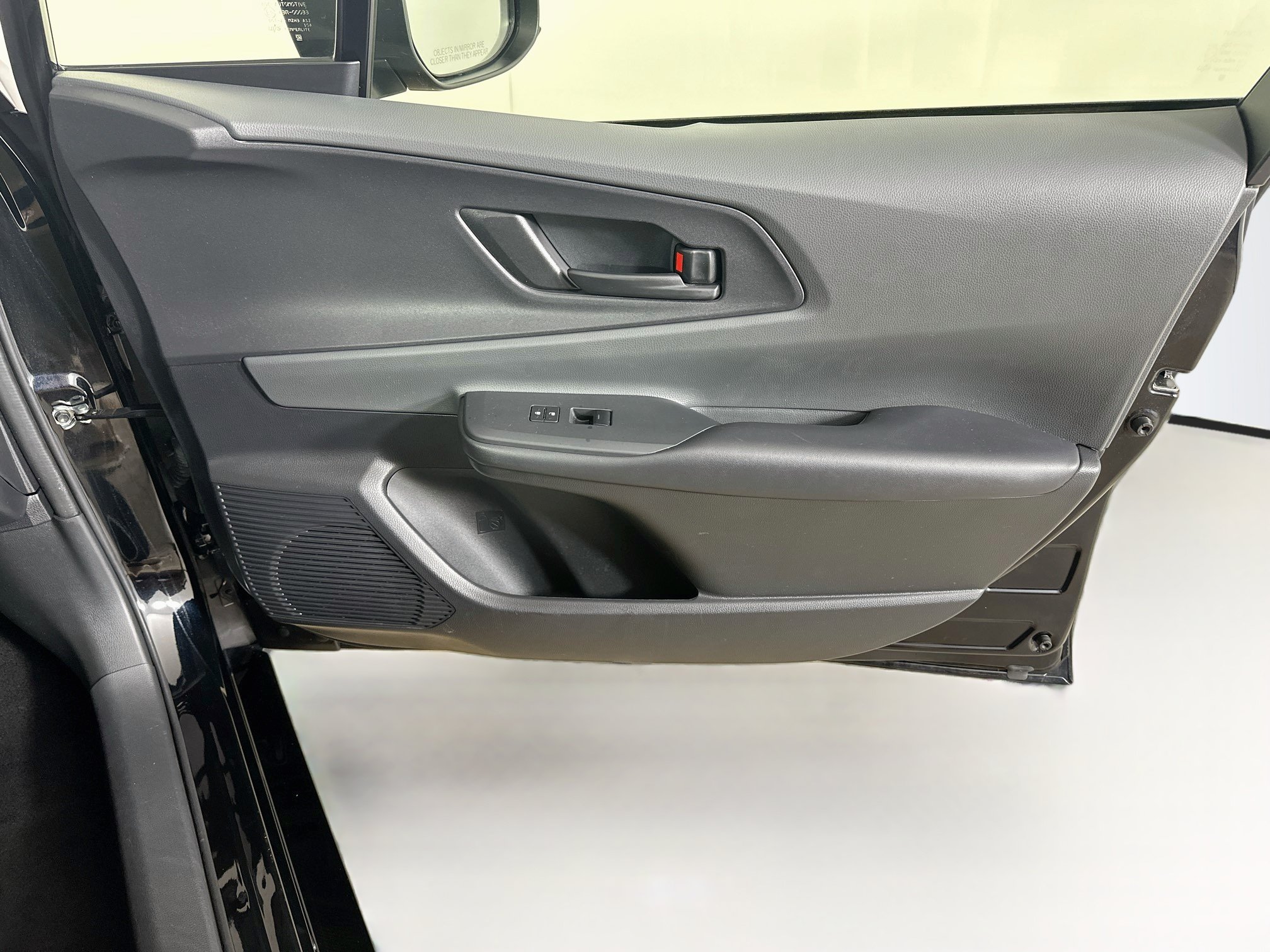 Used 2024 Toyota Prius LE FWD image 31
