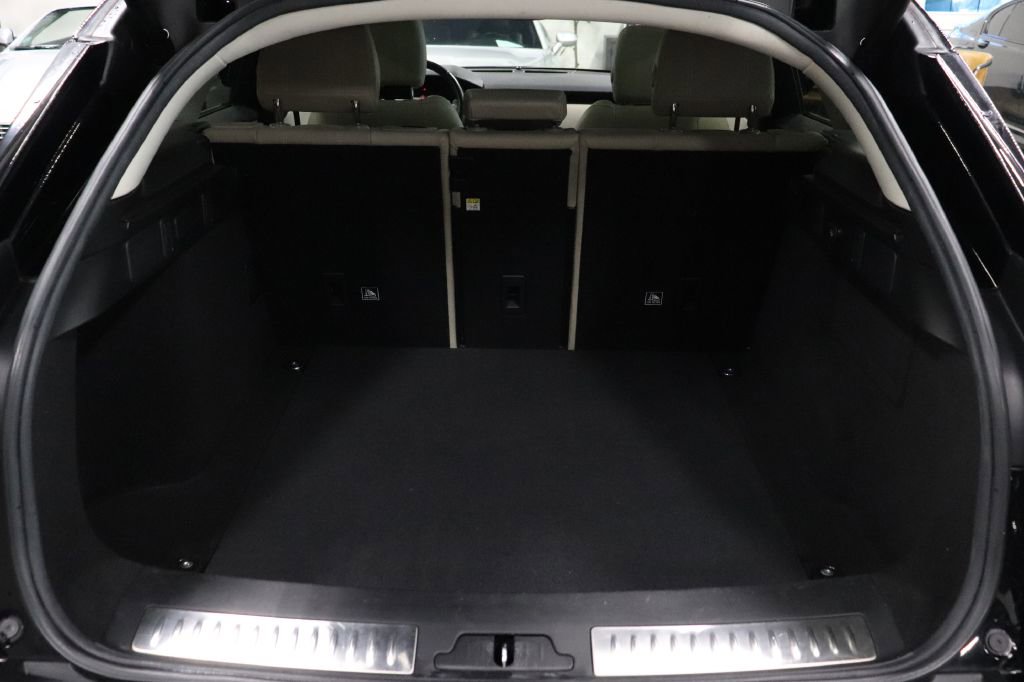 Used 2020 Land Rover Range Rover Velar S image 18