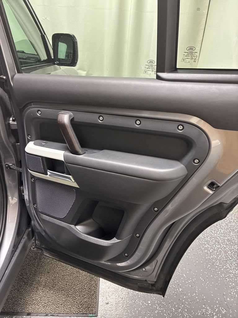 Used 2020 Land Rover Defender 110 SE AWD/4WD image 27
