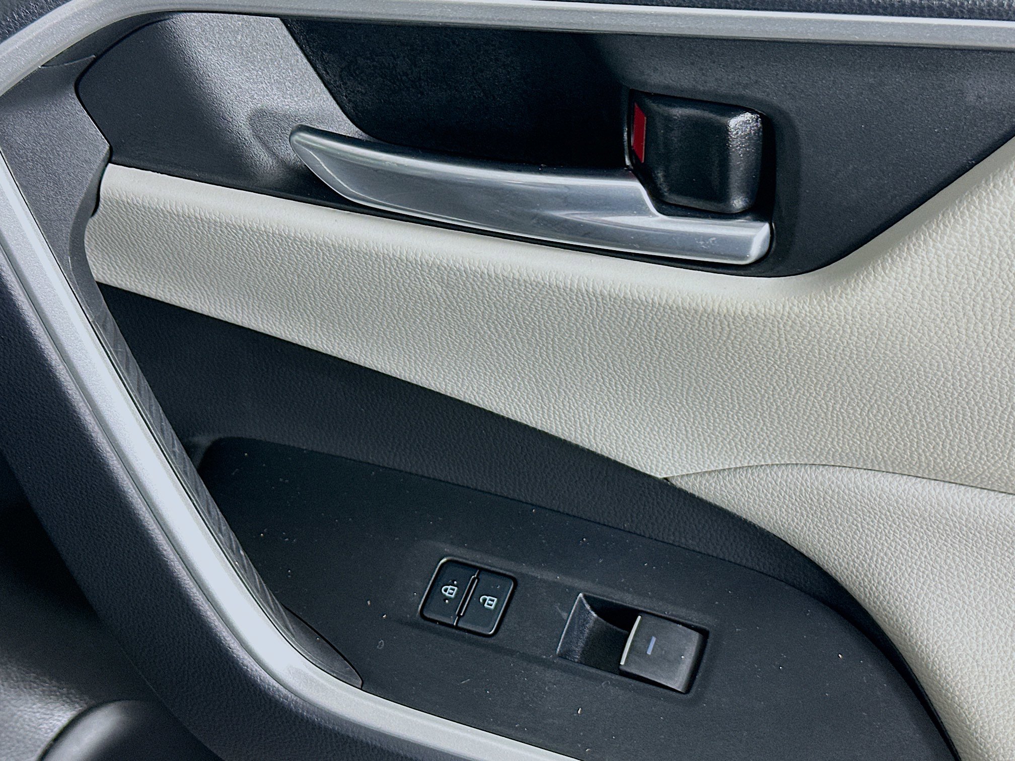 Used 2023 Toyota RAV4 XLE Premium image 29