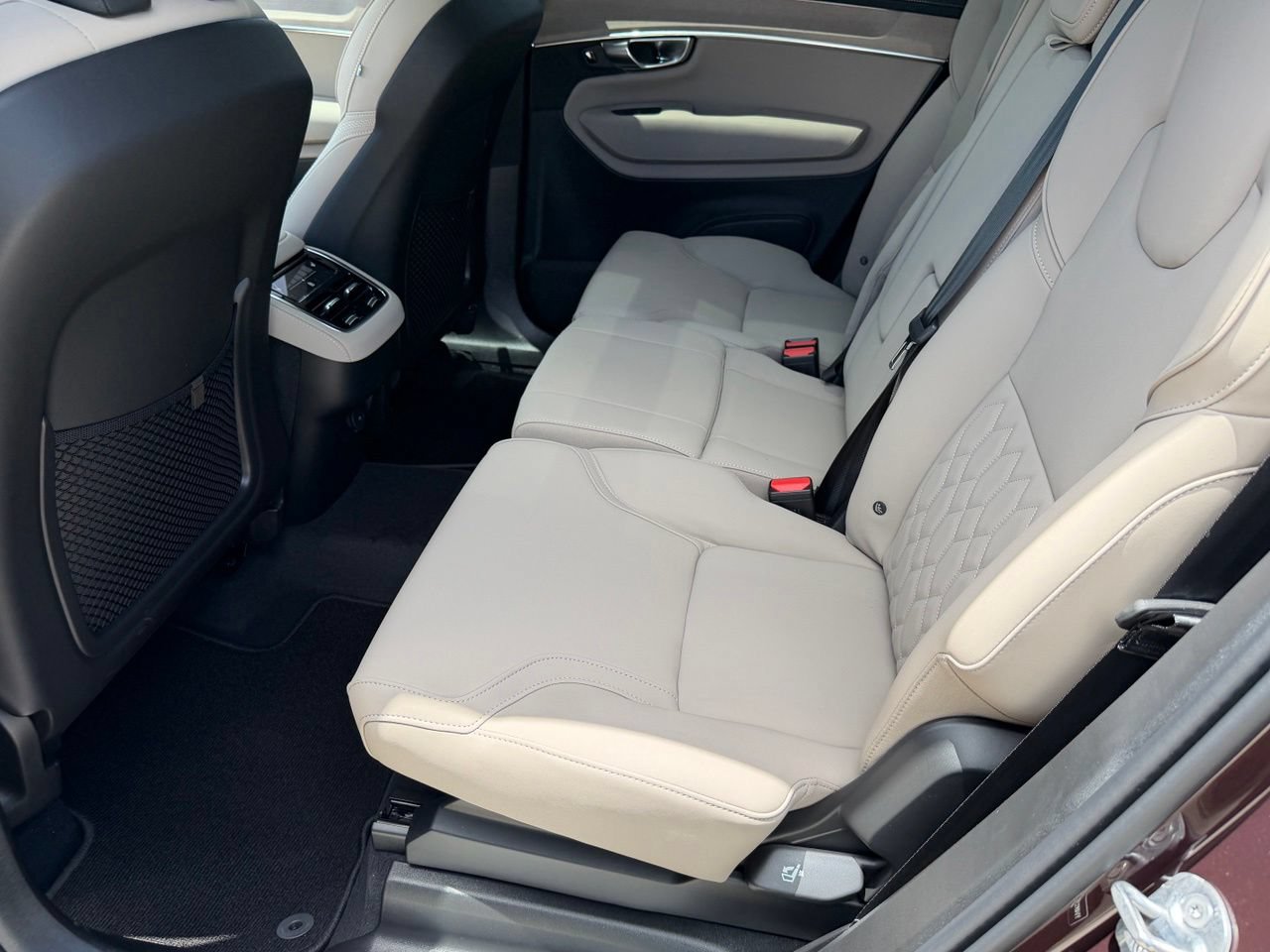New 2026 Volvo XC90 B5 Plus w/ Protection Package Premier AWD/4WD image 22