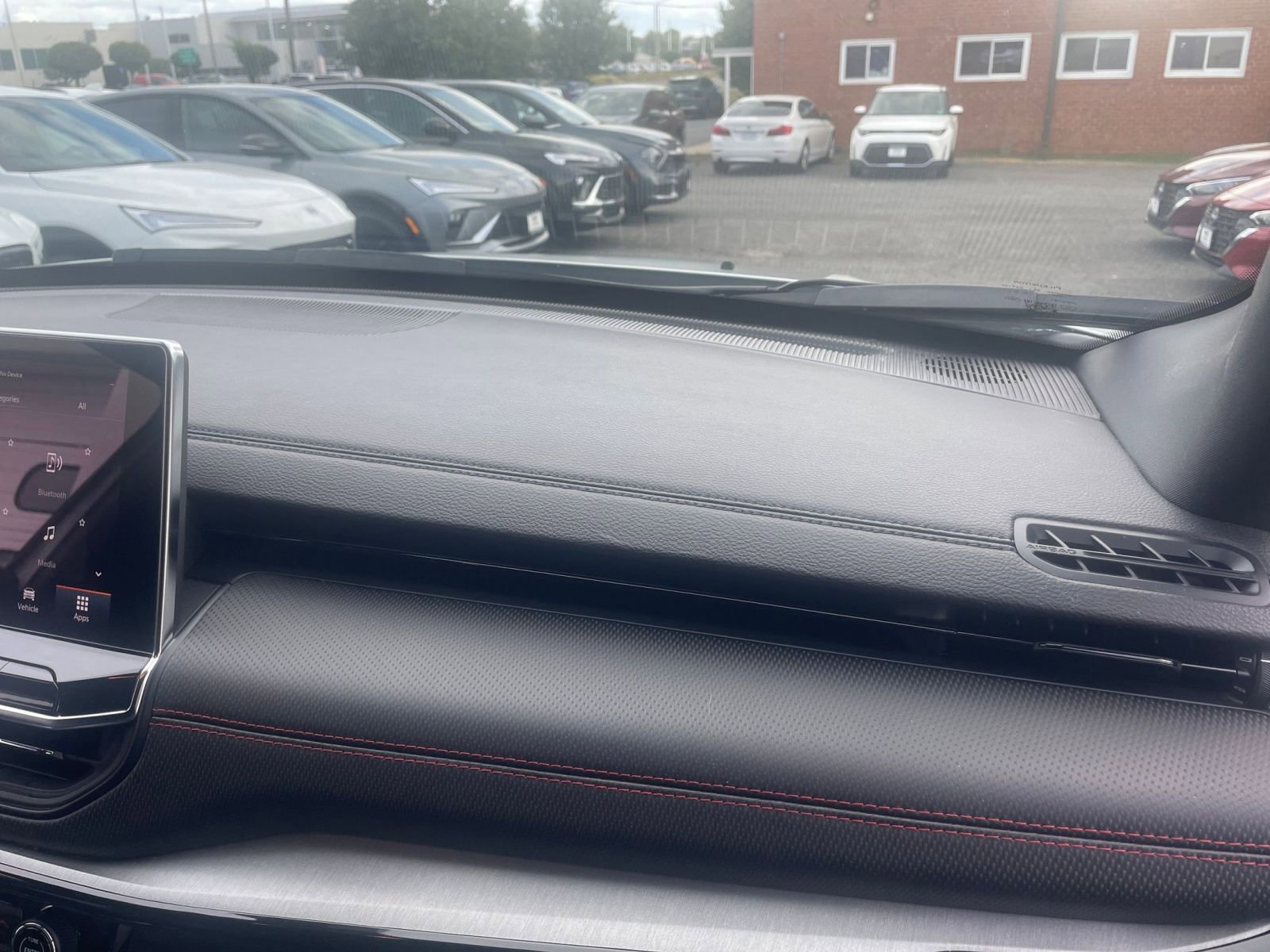 Used 2025 Jeep Compass Trailhawk image 35