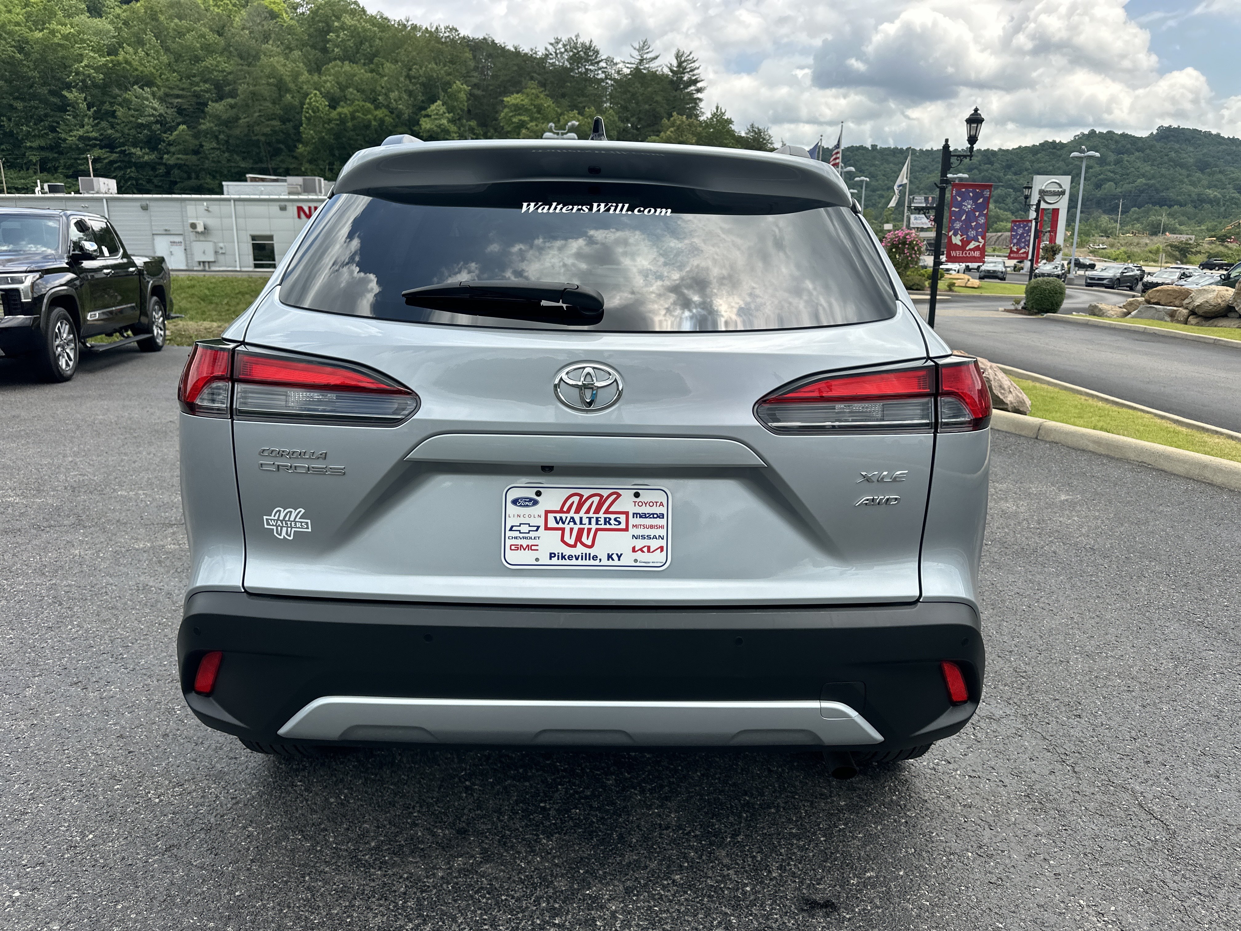 Used 2025 Toyota Corolla Cross XLE AWD/4WD image 5