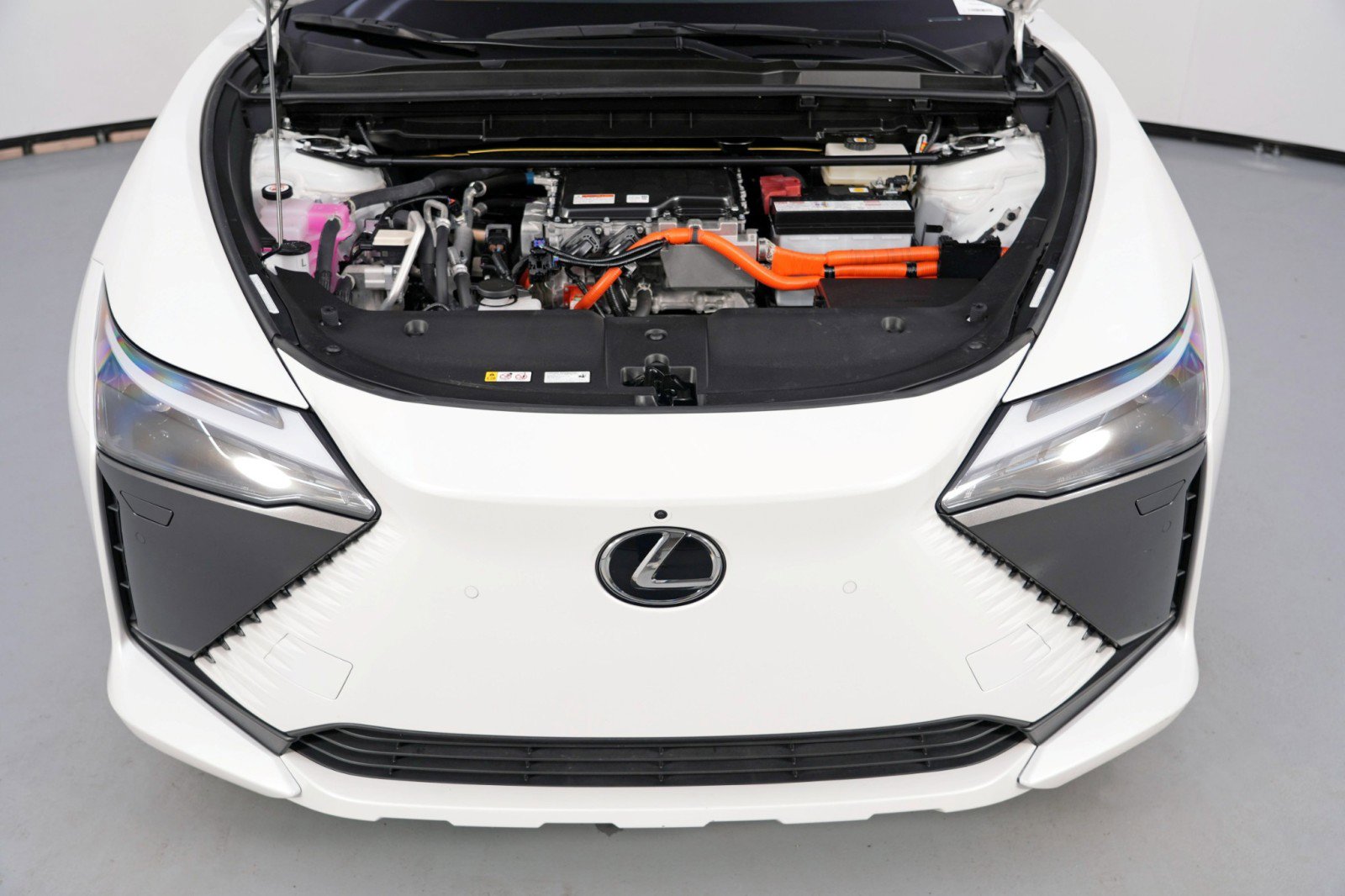 Used 2023 Lexus RZ 450e Premium w/ Accessory Package (2T) image 7