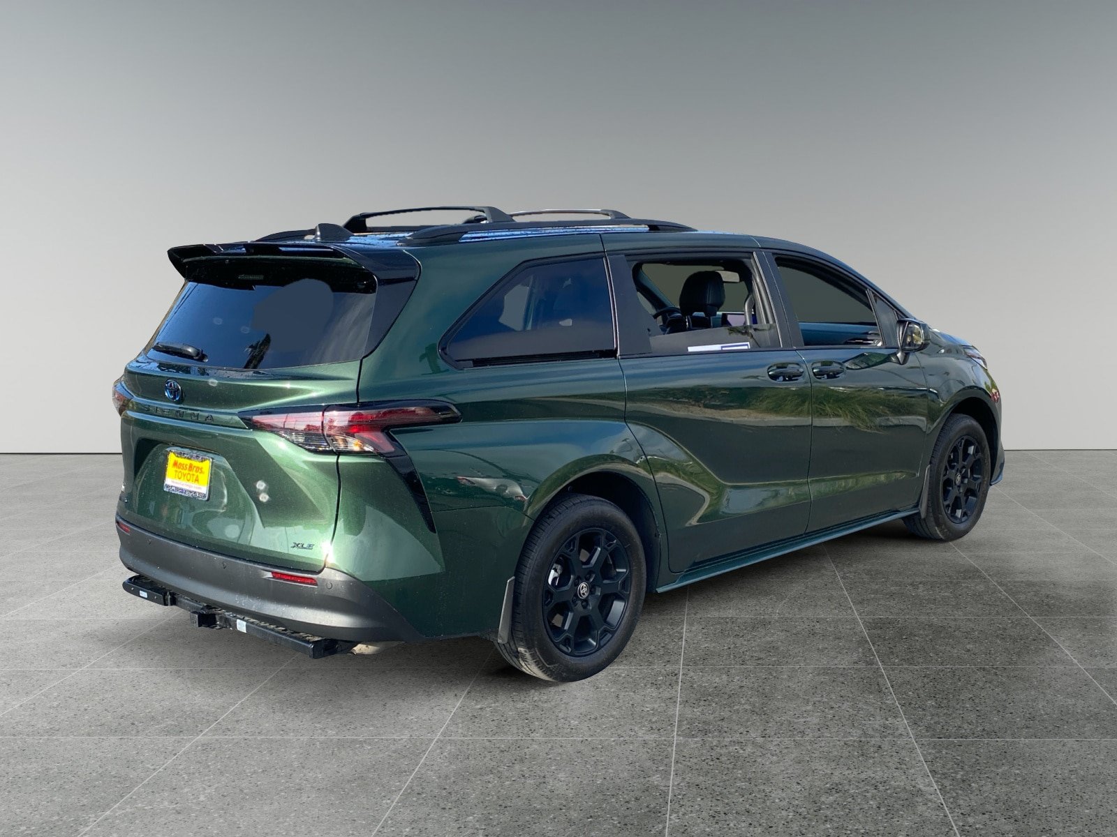 Used 2025 Toyota Sienna XLE Woodland Edition AWD/4WD image 5