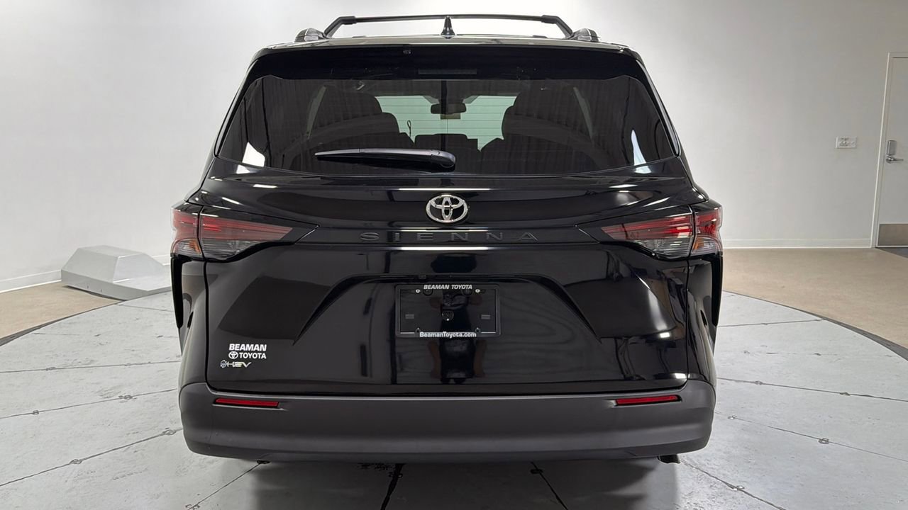 New 2026 Toyota Sienna LE image 4