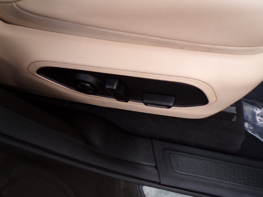 Used 2023 Jeep Grand Cherokee L Limited AWD/4WD image 7