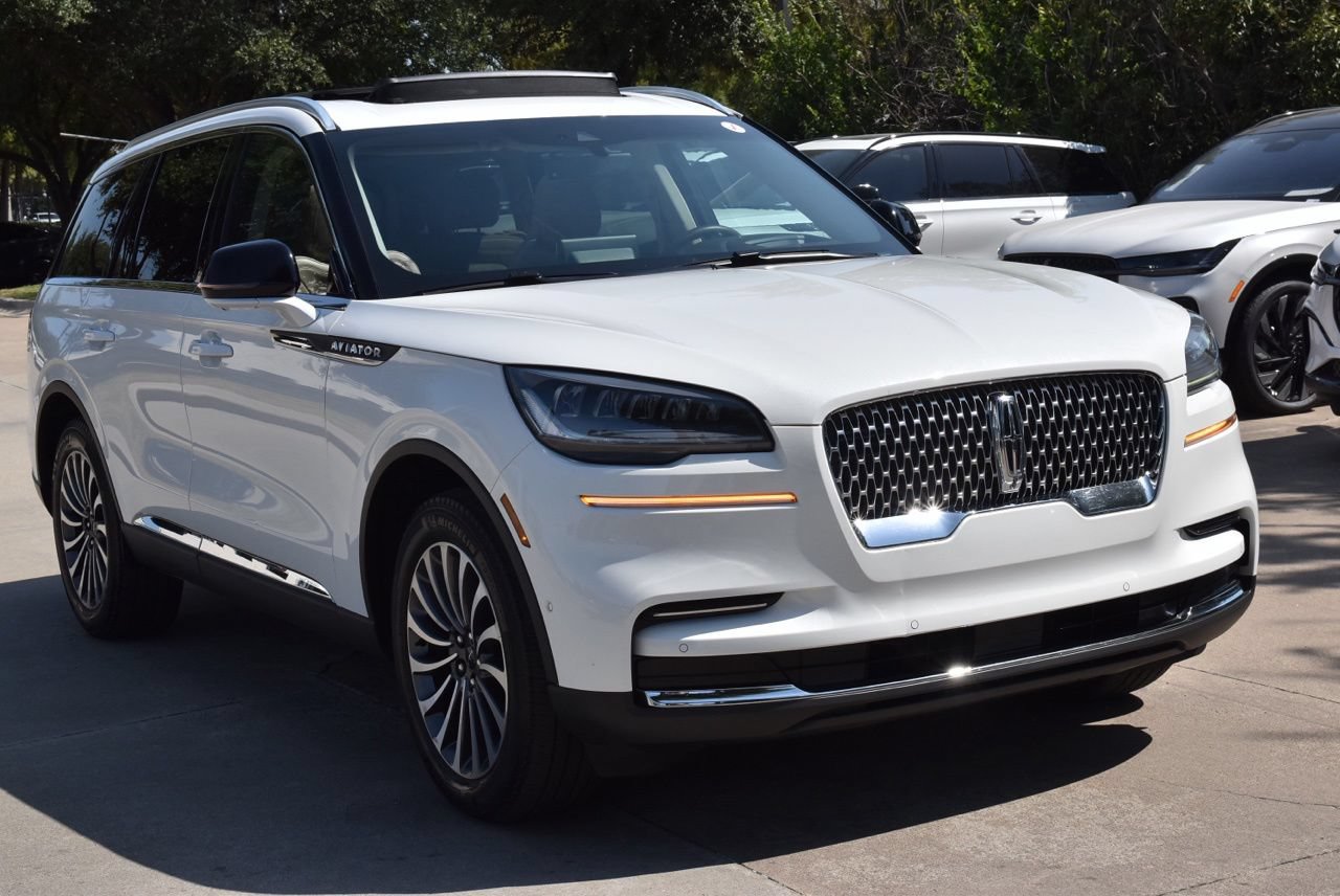 Used 2022 Lincoln Aviator Reserve w/ Equipment Group 201A AWD/4WD image 4
