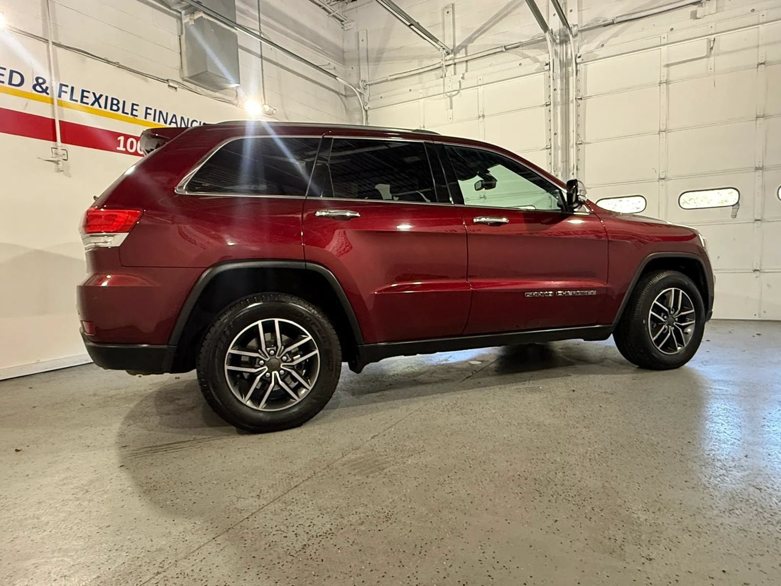 Used 2019 Jeep Grand Cherokee Limited AWD/4WD image 6