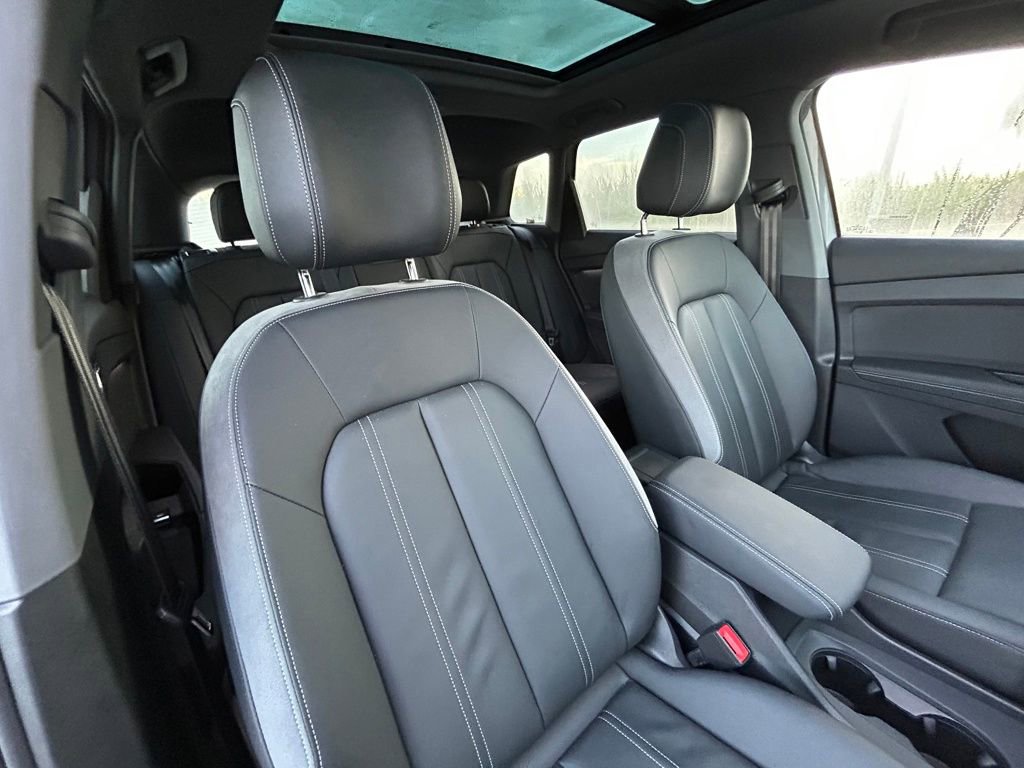 Used 2023 Audi Q4 e-tron Premium w/ Convenience Package image 41