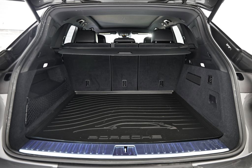 Certified 2025 Porsche Cayenne AWD/4WD image 31