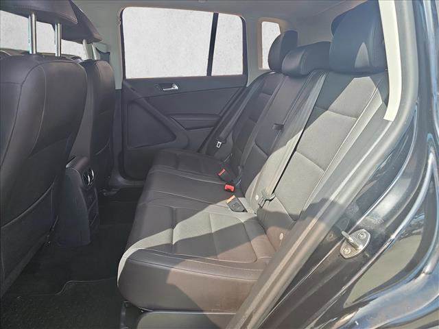 Used 2017 Volkswagen Tiguan S image 9